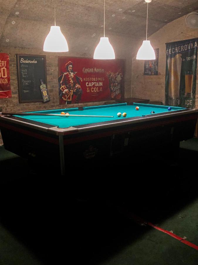 Whole Basement Former Pub2 For Stag Do, Men'S Cave Budapeste Exterior foto