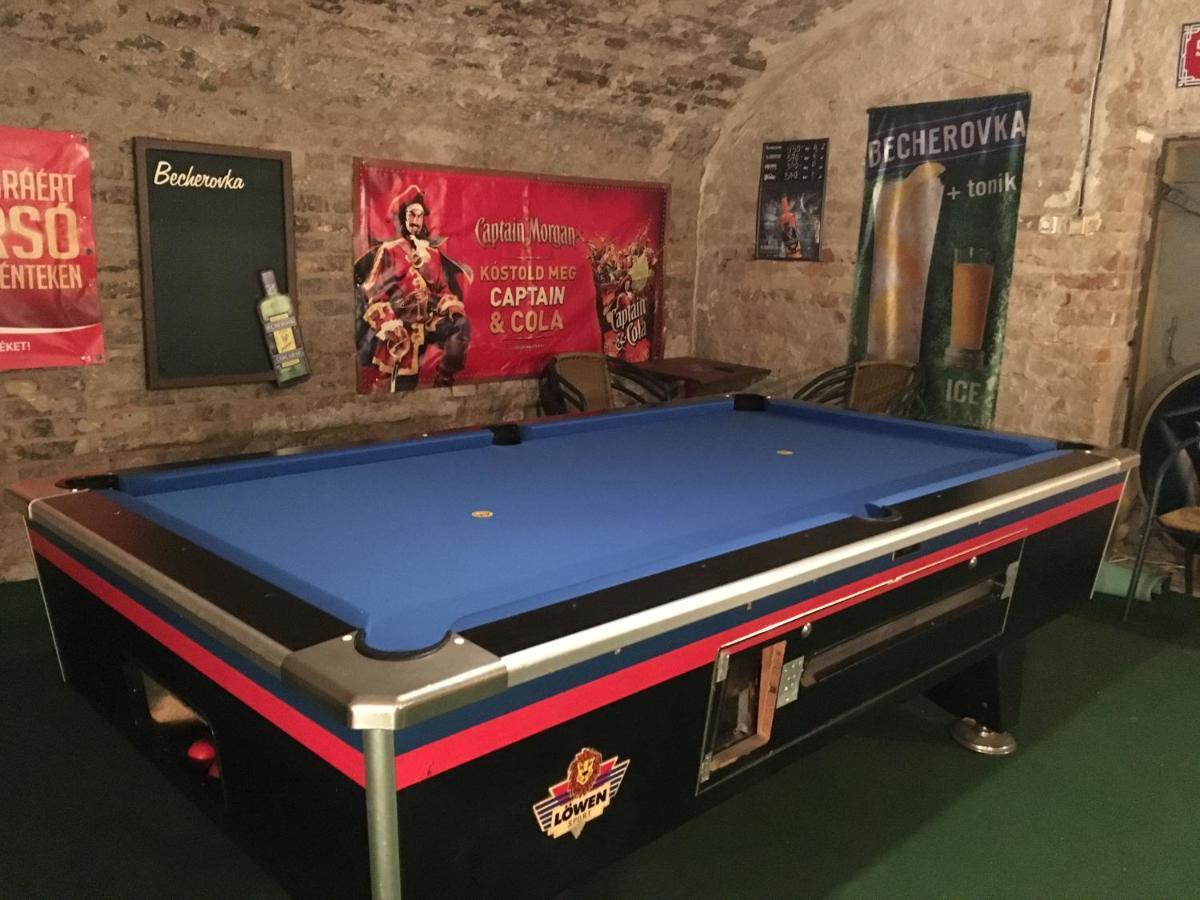Whole Basement Former Pub2 For Stag Do, Men'S Cave Budapeste Exterior foto