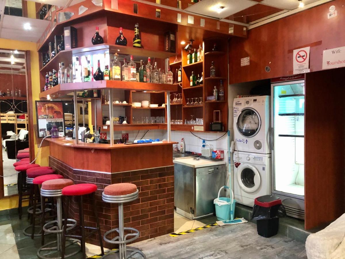 Whole Basement Former Pub2 For Stag Do, Men'S Cave Budapeste Exterior foto