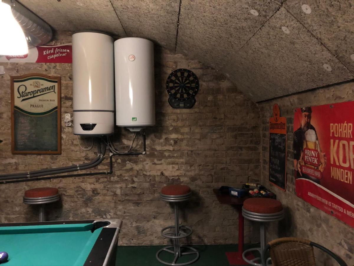 Whole Basement Former Pub2 For Stag Do, Men'S Cave Budapeste Exterior foto