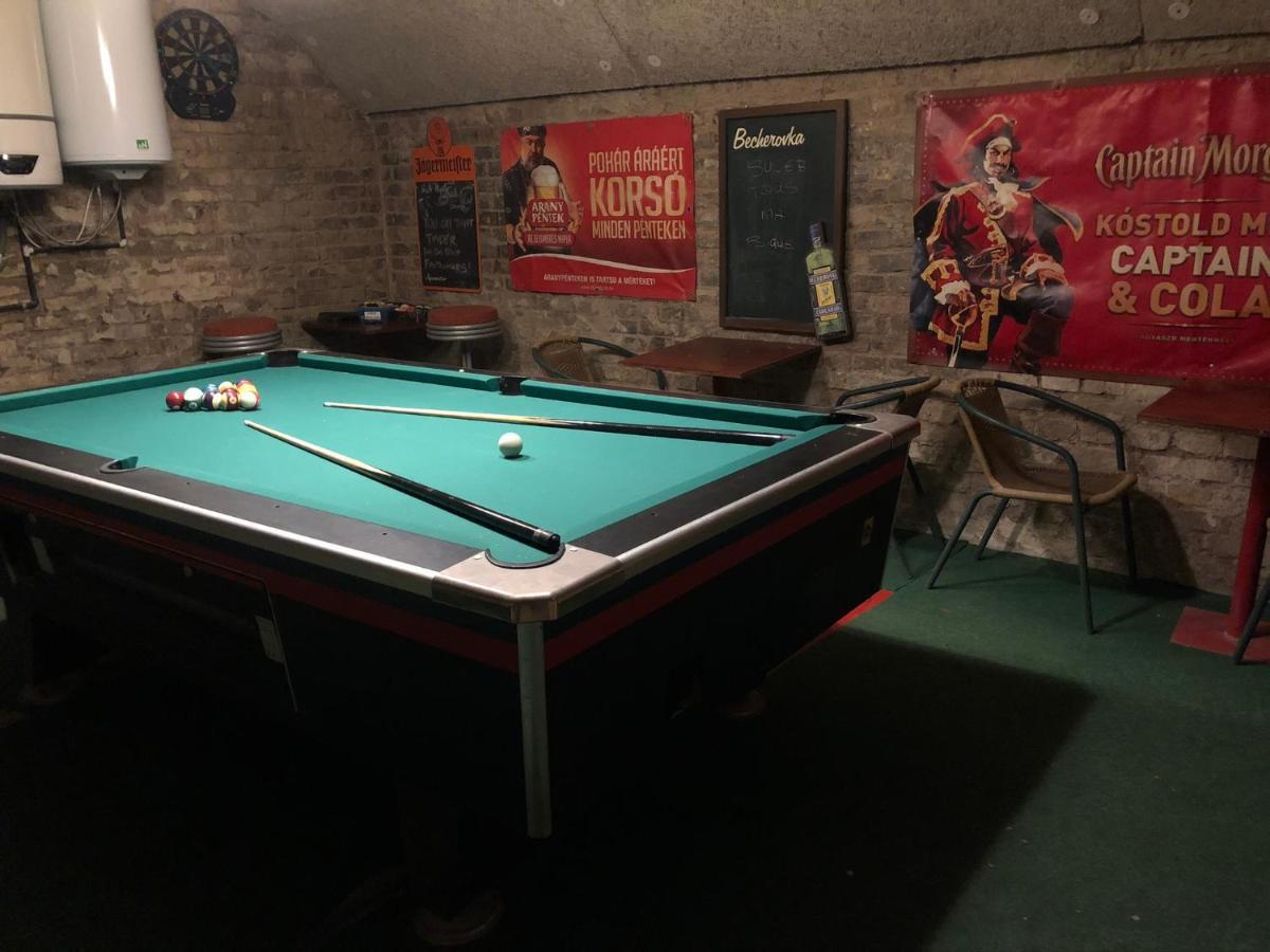 Whole Basement Former Pub2 For Stag Do, Men'S Cave Budapeste Exterior foto